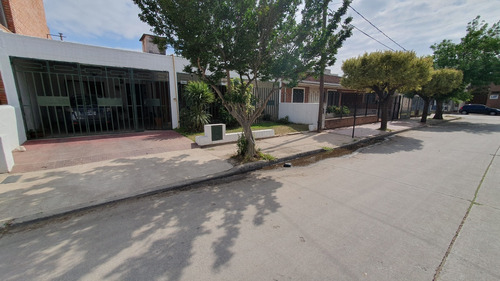 Oportunidad De Inversión Casa 3dor 2bñ Barrio Residencial Casi A Mitad De Precio!! Leer Descripción 