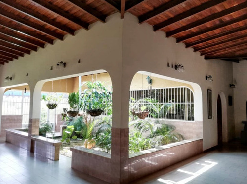 Mini Finca De 4 Hectáreas Con Hermosa Casa Campestre Y Espectaculares Áreas Sociales En Urbanización Privada En Venta Gg