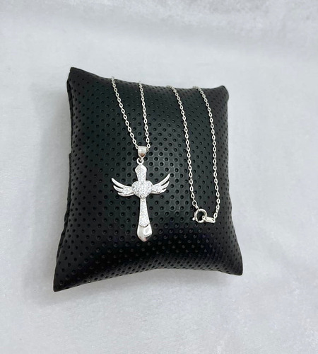 Dije Cruz Formada Por Corazón Con Alas Y Cadena.