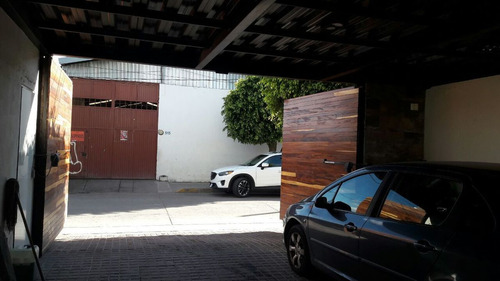 Edificio Con Oficinas Ejecutivas