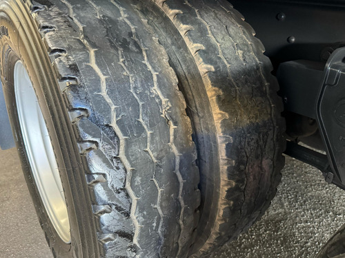 Iveco Tector 240e28s 2012/2013 Baú 8,50 X 2.95