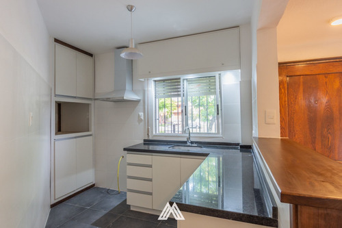 Venta De Casa En La Blanqueada Con Garaje Y Jardín