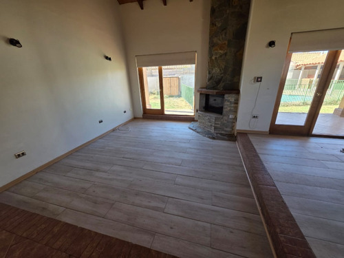 En Venta Casa En Rinconada De Los Andes Estilo Chilena 4h 3b