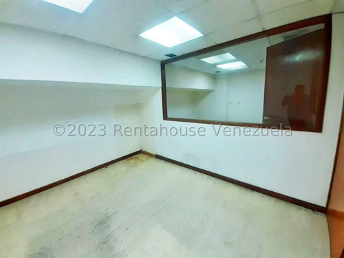 Se Vende Excelente Local Comercial En La Avenida Victoria 24-18285