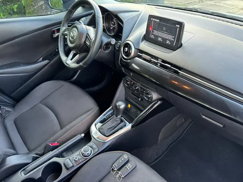 Mazda 2 Touring 1.5 At