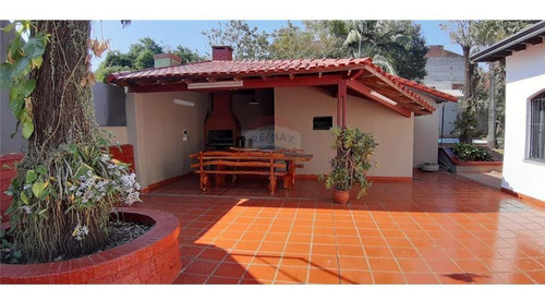 Imagen 2 de 14 de Vendo Lujosa Casa Con Piscina.