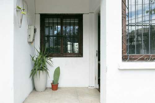 En Pasaje, Bellamente Remodelado, Dpto Tipo Casa