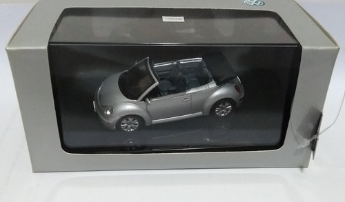 Imagem 5 de 6 de Miniatura New Beetle Cabrio Autoart Escala 1/43