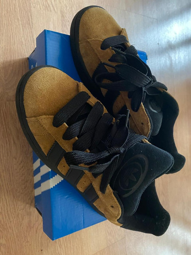 Adidas Campus 00s. Color Camel/negro. Talle 40 (Usado)