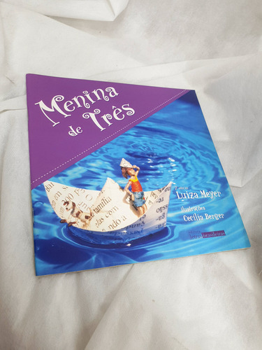 Livro Menina De Três - Luiza Meyer (Usado)