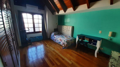 Casa En Venta - 3 Dormitorios 5 Baños 1 Cochera - 335mts2 - Villa Urquiza