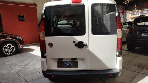 Imagem 4 de 10 de Fiat Doblo