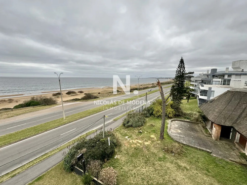 Frente Al Mar Apartamento En Venta De 2 Dormitorios En Mansa Con Parrillero Propio
