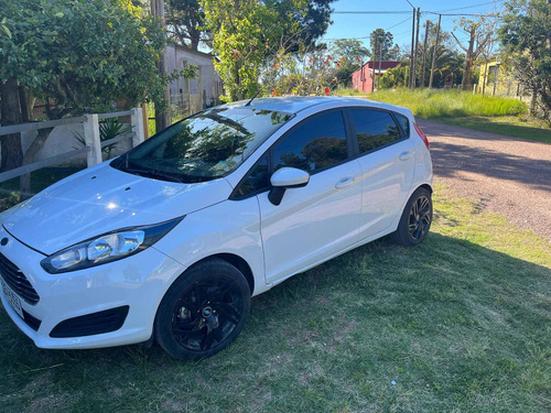 Imagen 3 de 9 de Ford Fiesta ( Llantas , Caño Escape )
