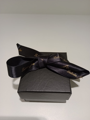 Anel Em Ouro 18k Com Diamantes .