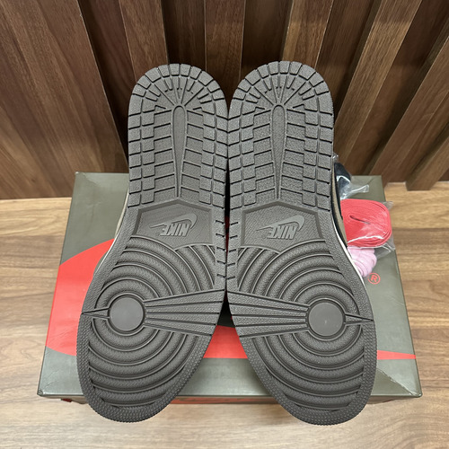Air Jordan 1 Low Travis Scott Mocha 43 (Usado)