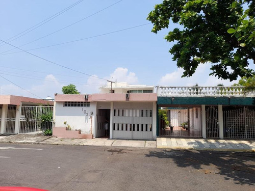 Imagen 1 de 12 de Casa Sola En Venta Floresta