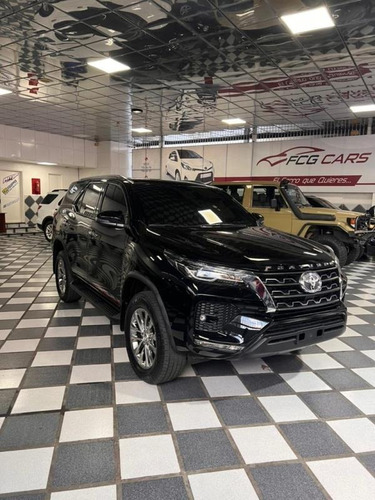 Imagen 3 de 11 de Toyota Fortuner