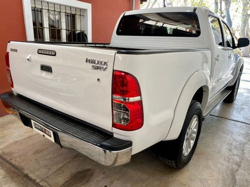 Imagen 5 de 13 de Toyota Hilux 2013 3.0 Cd Srv I 171cv 4x2