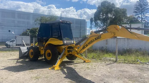 Retroexcavadora New Holland B115b Modelo 2014
