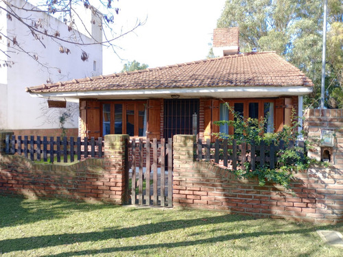 Oportunidad... Hermosa Casa 2 Amb Con Jardin Y Quincho - Santa Clara Del Mar