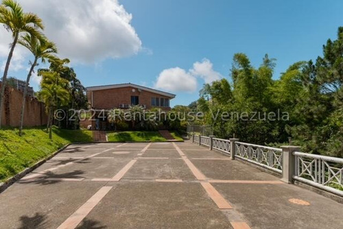 Casa En Venta En Alto Hatillo Calle Cerrada Jardin Casas Caracas