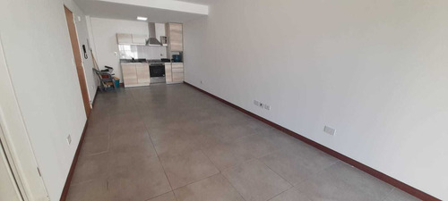 Imagen 5 de 9 de Monoambiente Con Balcón En Excelente Estad