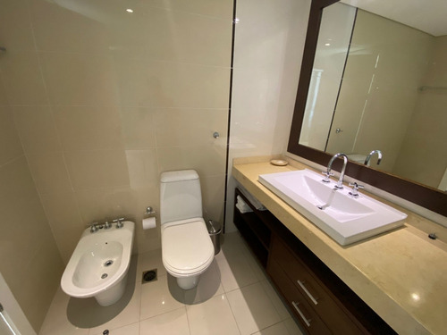 Imagen 18 de 28 de Venta - Apartamento 2 Dormitorios + Servicio Completo, Parada 18 De La Mansa, Punta Del Este.
