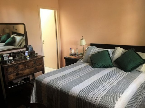 Imagen 11 de 15 de En Uno De Los Mejores Barrios De Montevideo. Casa Muy Cálida De Excelente Carpintería Y Materiales.