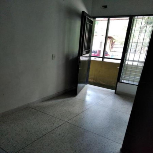 Imagen 4 de 12 de Alquilo 7 Cubículos Con Baño C/u, Los Rauceos, Mbi.