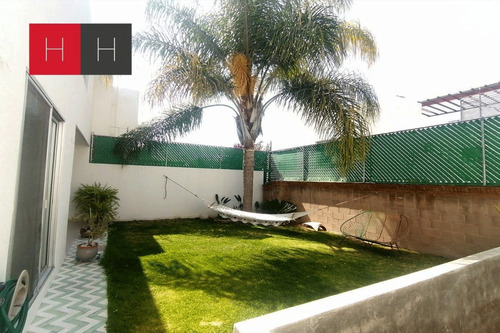 Imagen 1 de 16 de Casa En Venta En Cluster 888