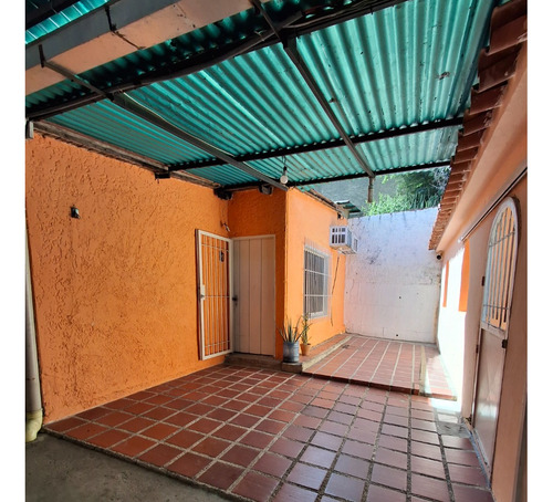 Casa En CĂșa, Urb. Santa Rosa