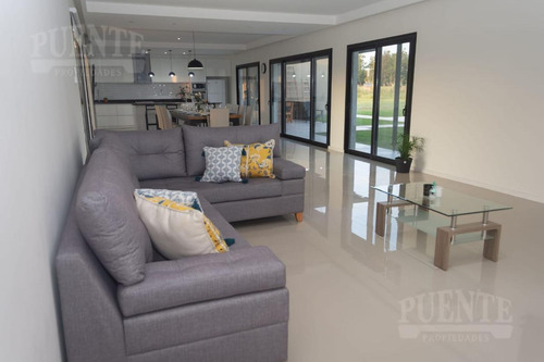 Imagen 8 de 24 de Casa - Estancia Villa Maria - Venta Con Renta