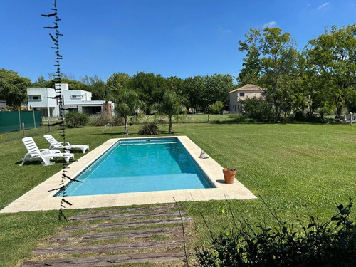 Casa En Venta - 2 Dormitorios 2 Baños - 1.400mts2 - General Rodríguez