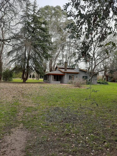Imagen 3 de 22 de Hermoso Chalet Sobre Lote De 5100m2 En Cañuelas
