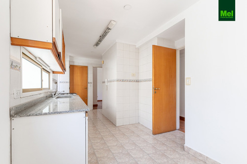 Excelente 3 Ambientes, Cocina, 2 Baños, Cochera Fija