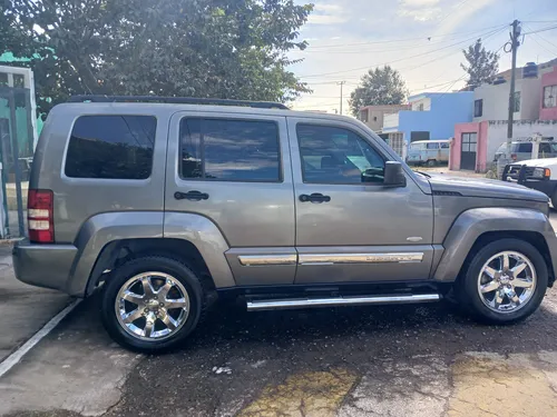 Jeep Liberty Sport 4x2 At