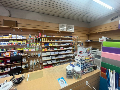 Se Vende Instalaciones Completas Y Mercaderia En Stock - No Fondo De Comercio.