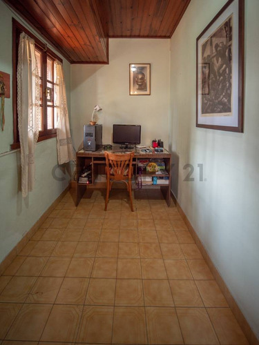 Casa En Venta De 3 Dormitorios En City Bell 465 Y 13c