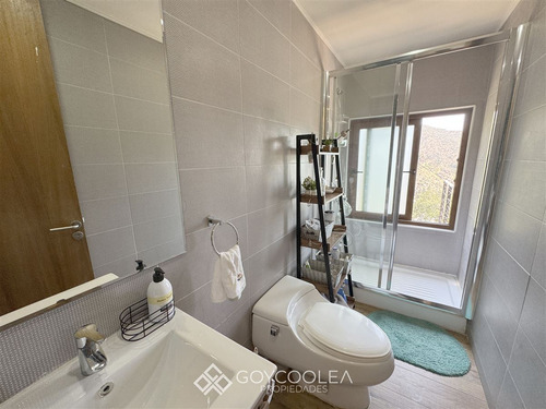 Casa En Venta De 3 Dorm. En Lo Barnechea