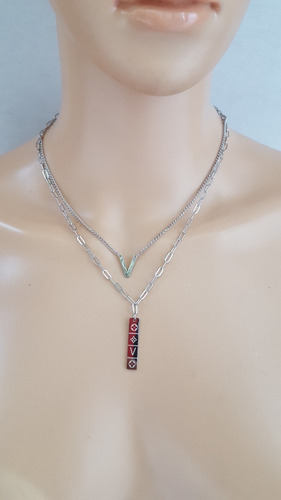 Collar Acero Inoxidable Plateado Multicapa Placa V