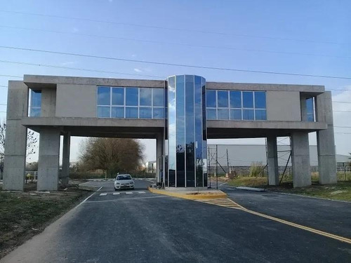 Imagen 10 de 14 de Excelente Galpón En Alquiler - Predio Cerrado Con Seguridad Y Servicios
