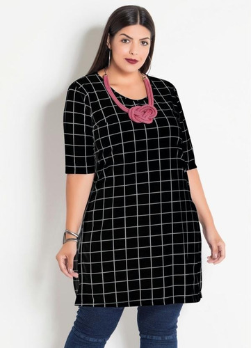Imagem 7 de 8 de Blusa Feminina Plus Size Alongada Preta Xadrez Grid C/ Fenda