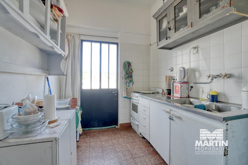 Venta En Block 2 Locales Y 1 Vivienda. Excelente Zona Comercial.