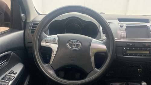 Imagen 17 de 25 de Toyota Hilux 3.0 Srv