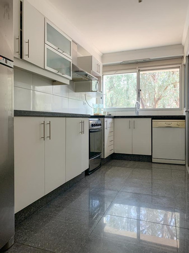 Venta De Apartamento 3 Dormitorios Con Terraza Y Jardín En Carrasco Norte