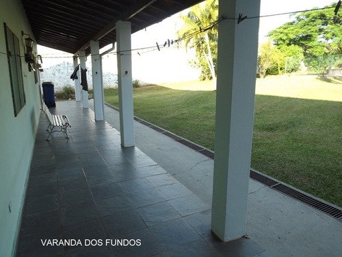 Casa Caseiro , Canil , Churrasqueira Coberta , Campo , Pomar