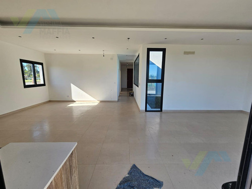 Casa En Venta 4 Ambientes - Barrio Cerrado Santa Elisa - Pilar Del Este -