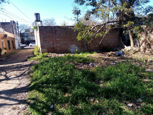 Casa Con Gran Terreno En Avenida Lujan