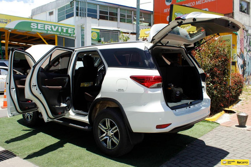 Toyota Fortuner 2.4 Sw4